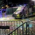 Los CDR lanzan globos con pintura a una furgoneta de los Mossos en Interior