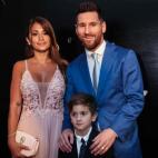 Leo Messi junto a su hijo Thiago y su mujer, Antonella Roccuzzo.
