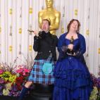 Los directores de 'Brave', Mark Andrews y Brenda Chapman celebraron así de contentos su Oscar a Mejor Película de Animación...
