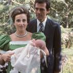 El matrimonio junto a su hijo peque&ntilde;o, Fernando, en 1974.