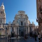 La también conocida como la Santa Iglesia Catedral de Santa María es un templo de origen gótico. La de Murcia es la catedral con el segundo campanario más alto de España con una altura de 93 metros. Su planta noble y su poderío nada tiene ...