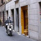 Vista exterior de la tienda de zapatos de Antonio Arellano en Roma.