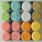El fármaco MDMA, (comúnmente conocido como éxtasis) se remonta a principios del siglo 20. Durante la década de 1970, algunos psiquiatras sugirieron el uso de la droga para la psicoterapia.