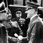 La entrevista de Hendaya en 1940 entre Hitler y Franco no consigui&oacute; un compromiso de &eacute;ste para entrar en la guerra.&nbsp;

Pero colabor&oacute; encubiertamente enviando tropas, supuestamente formadas por voluntarios, para apoyar la...