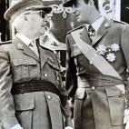 Franco estableci&oacute; que el futuro rey de Espa&ntilde;a ser&iacute;a designado por &eacute;l. En julio de 1969 designar&iacute;a a Juan Carlos como sucesor a t&iacute;tulo de rey.