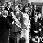 Fue proclamado rey como Juan Carlos I de Espa&ntilde;a el 22 de noviembre de 1975.