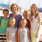 Con Letizia, la reina, su hermana y sus primos Pablo y Miguel, en verano de 2013 en Mallorca