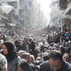 La Agencia de Naciones Unidas para los Refugiados Palestinos difundió en marzo de 2014 esta foto del campo de Yarmouk, en Damasco, donde más de 18.000 personas siguen hoy atrapadas entre el fuego cruzado del régimen y de los grupos rebeldes -...