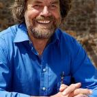 Hillary y Norgay fueron los primeros en llegar a la cima, pero el italiano Reinhold Messner fue un pionero en hacerlo sin oxígeno. En 1978 alcanzó lo más alto junto al austríaco Peter Habeler sin ayuda de bombonas de oxígeno. Dos años desp...