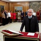 El nuevo ministro de Universidades, Manuel Castells, jura o promete su cargo en un acto celebrado en el Palacio de Zarzuela en Madrid este lunes 13 de enero de 2020.