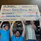 Caine Monroy recibió donaciones por valor de 152,262. The Goldhirsh Foundation se comprometió a poner el resto hasta $250,000 para los estudios del niño.