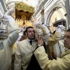 Nartillo en mano antes de participar en el desfile procesional de María Santísima de Lágrimas y Favores.