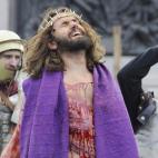 El actor británico James Burke-Dunsmore interpreta el papel de Jesús. Lleva interpretado el papel de Cristo durante 15 años en más de 58 escenarios, televisión y radio.