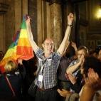 El 2 de octubre de 2014, el Parlament de Cataluña aprobaba una Ley contra la Homofobia que tiene como finalidad garantizar los derechos de los homosexuales, lesbianas, bisexuales y transexuales y facilitar su participación y representatividad ...