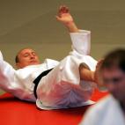 Tumbado durante una clase de judo