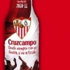 El mismo año del centenario del Sevilla, Cruzcampo también sacó un botellín especial para el equipo del Sánchez Pizjuan.