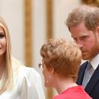 El príncipe Harry e Ivanka Trump atienden a las explicaciones de una experta en la Royal Collection
