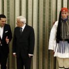 Tsipras habla con el presidente de Grecia, Prokopis Pavlopoulos.