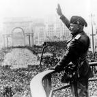 Ya ejercía sus poderes dictatoriales en Italia cuando Mussolini fue nominado en 1935 por varios profesores alemanes de Derecho. 