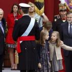 Los reyes y sus hijas junto al ministro de Defensa, Pedro Morenés , y el presidente del Gobierno, Mariano Rajoy