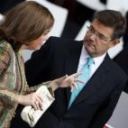 La vicepresidenta del Gobierno, Soraya Sáenz de Santamaría, conversa con el ministro de Justicia, Rafael Catalá
