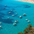"Ibiza a menudo evoca imágenes de discotecas, playas llenas de gente y fiesteros vestidos de neón, pero esta pequeña isla frente a la costa este de España es más que una ciudad de fiesta. Ibiza es uno de los dos únicos sitios del Patrimoni...