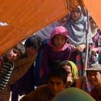 Niños afganos, en el campo de Kunduz, desplazados por el conflicto con militantes talibanes.