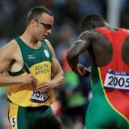 El sudafricano Oscar Pistorius se convirtió en Londres 2012 en el primer atleta doble amputado que compite en unas Olimpiadas no paraolímpicas. En su primera prueba no se llegó a clasificar para la final de 400, pero se llevó la ovación del...