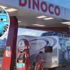 El logo de Dinoco, gasolinera donde reposta el padre de Bonnie, aparec&iacute;a ya en el coche azul (The King) de Cars.