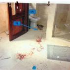 Reeva se encontraba escondida en el baño cuando Oscar disparó en repetidas ocasiones a través de la puerta, dándole muerte