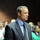 Oscar Pistorius ante el Tribunal de la Magistratura de Pretoria, que le acusa de "asesinato premeditado" de su novia