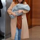 Toñi Moreno sale del hospital con su hija Lola