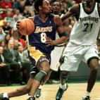 Los Angeles Lakers' Kobe Bryant drives past Minnesota Timberwolves' Kevin Garnett in the first quarter 17 December 1999 at the Target Center in Minneapolis, Minnesota. The Lakers won 97-88. AFP PHOTO/CRAIG LASSIG (Photo by CRAIG LASSIG / AFP) (P...