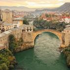 La ciudad de Mostar con Stari más, Bosnia-Herzegovina