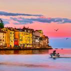 Istria es historia (por su imponente anfiteatro romano de Pula y los mosaicos de Poreč, catalogados por la Unesco), playas, ciclorutas gourmet en primavera, festivales musicales en verano y excursiones en busca de trufas en oto&ntilde...