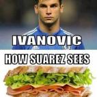 Arriba: Así es como vemos a Ivanovic. Abajo: Así es como lo ve Suárez.