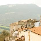 Una vista de la pintoresca localidad de Roquefort-sur-Soulzon, enclave franc&eacute;s conocido por su producci&oacute;n del queso al que da nombre.