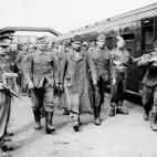 El primer grupo de prisioneros alemanes llega a Reino Unido, el 8 de junio del 44, despu&eacute;s de ser arrestados tras el desembarco.