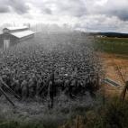 Una granja se levanta donde los prisioneros de guerra alemanes, capturados después de los desembarcos del Día D en Normandía, fueron custodiados por soldados estadounidenses en Nonant-le-Pin, Francia.