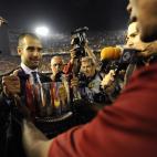 Barcelona´s Cameroonian forward Samuel Eto´o (R) gives the trophy to Barcelona´s coach Pep Guardiola after winning the Spanish King´s Cup final match against on May 13, 2009 at the Mestalla stadium in Valencia. Barcelona won 4-1. AFP PHOTO ...