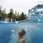 La guerra también es aquello que llena el vacío que deja. Aquí, agua. Esta piscina de Kabul fue construida en los años ochenta por los invasores soviéticos. Durante el régimen de los talibanes, de 1996 al 2001, la piscina estaba vacía: de...