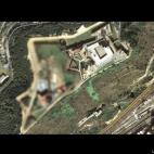 chescales:Google Maps ha censurado la parte oeste del castillo.