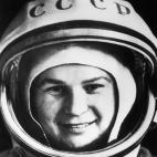 Valentina Tereshkova, la primera cosmonauta, en la aeronave Vostok 6 (1963).