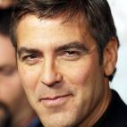 Clooney en el estreno de su película Confesiones de una mente peligrosa en diciembre de 2002.