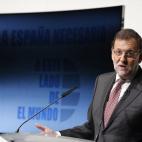 Más de la mitad de los encuestados (el 53,9%) afirma que el presidente del Gobierno, Mariano Rajoy, no le inspira "ninguna confianza". El porcentaje baja al 35,5% en el caso del líder del PSOE, Pedro Sánchez.
