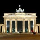 Construida entre 1788 y 1791 durante el reinado de Federico Guillermo II de Prusia, la antigua puerta de entrada a Berlín es hoy uno de los principales símbolos tanto de la ciudad como de Alemania. Con la construcción del Muro, la Puerta que...