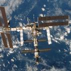 La Estación Espacial Internacional vista desde el transbordador espacial Discovery en su viaje de vuelta a la Tierra. Diciembre de 2006.