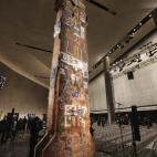 Uno de los puntos centrales del museo es una enorme sala donde se encuentra "la última columna", de 56 toneladas de peso y casi 11 metros de altura, retirada de la "zona cero" en mayo de 2002 y que en las semanas posteriores fue cubierta de men...