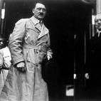 Neudeck, Germany, 3rd July, 1933, Nazi Chancellor Adolf Hitler stands with President Von Hindenburg after their meeting (Photo by Popperfoto/Getty Images)