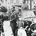Nazism - Germany - 20th century - Nazi gathering in Weimar - Adolf Hitler during the divisions parade - Rudolf Hess standing by the car (1936)